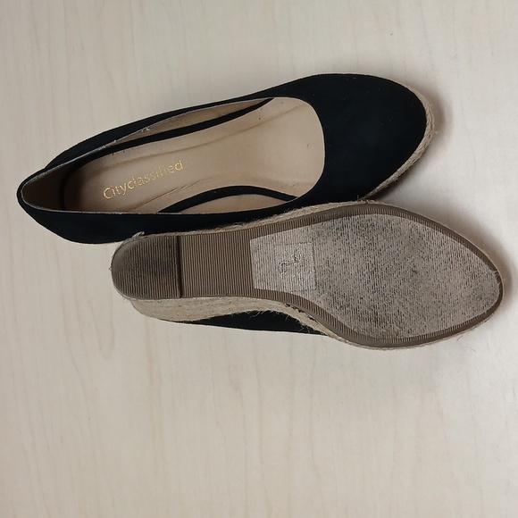 City Classified Women's Black Wedge Shoes Size 8.5 - Picture 4 of 4